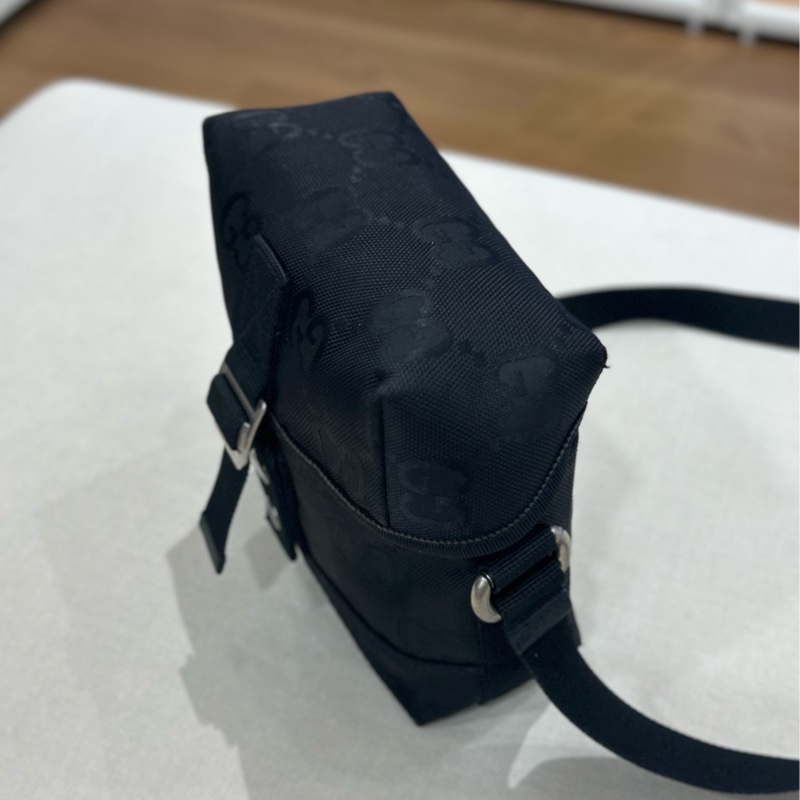 Gucci OFF the Grid 雙G Logo 斜背郵差包-19