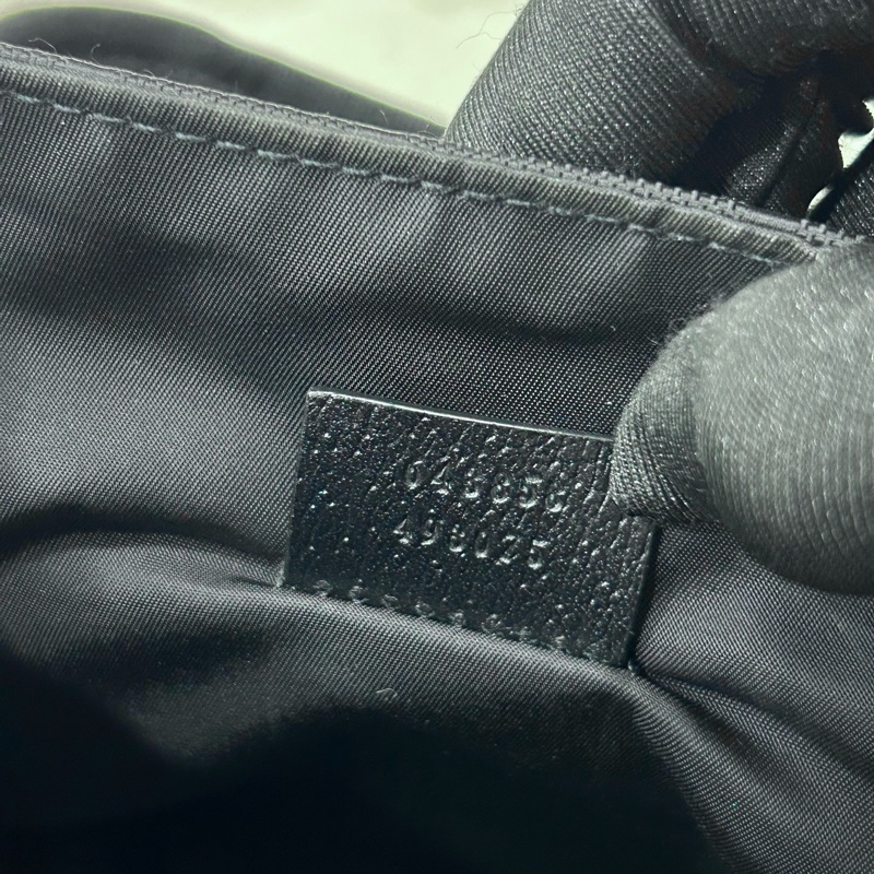Gucci OFF the Grid 雙G Logo 斜背郵差包-23