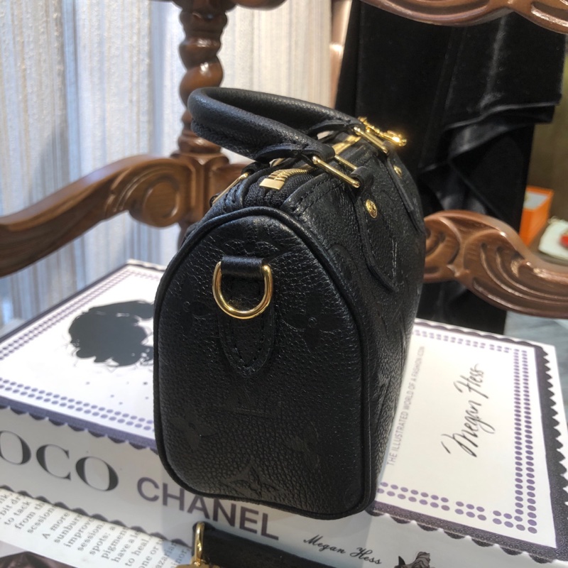 LV 黑色全皮 nano手提斜挎包 芯片款-2