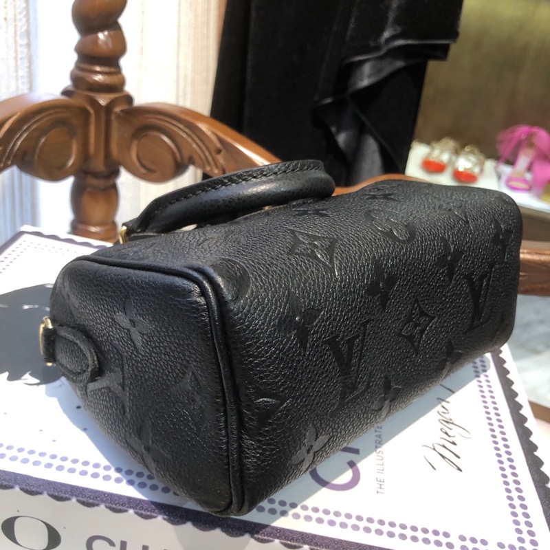 LV 黑色全皮 nano手提斜挎包 芯片款-6