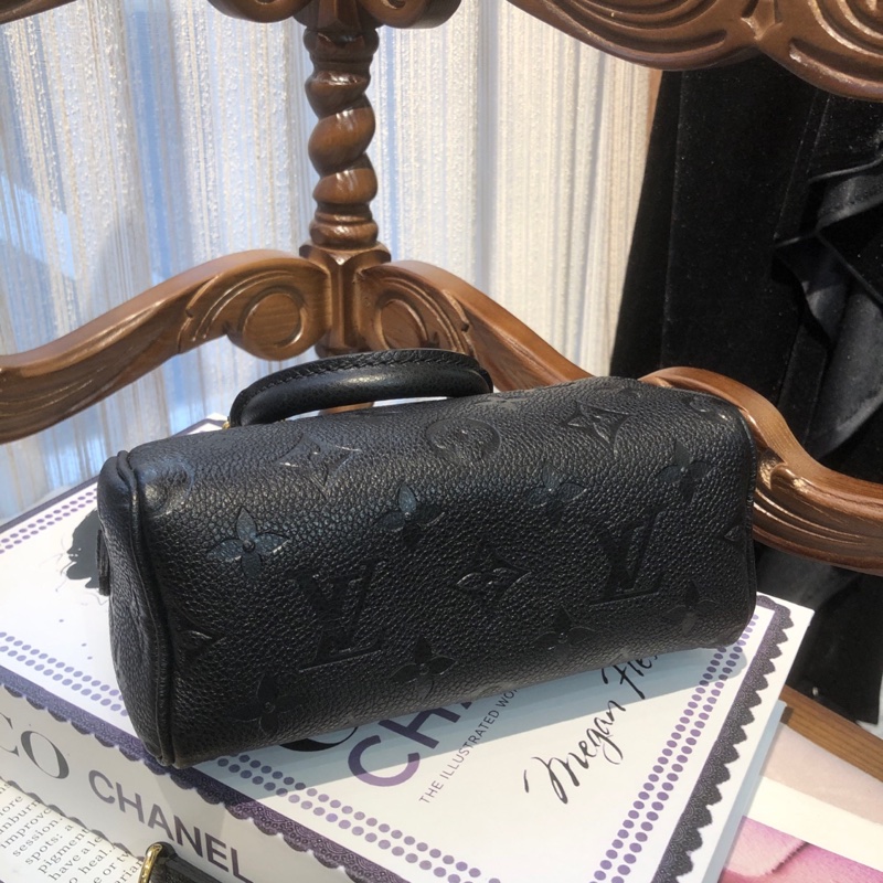 LV 黑色全皮 nano手提斜挎包 芯片款-7