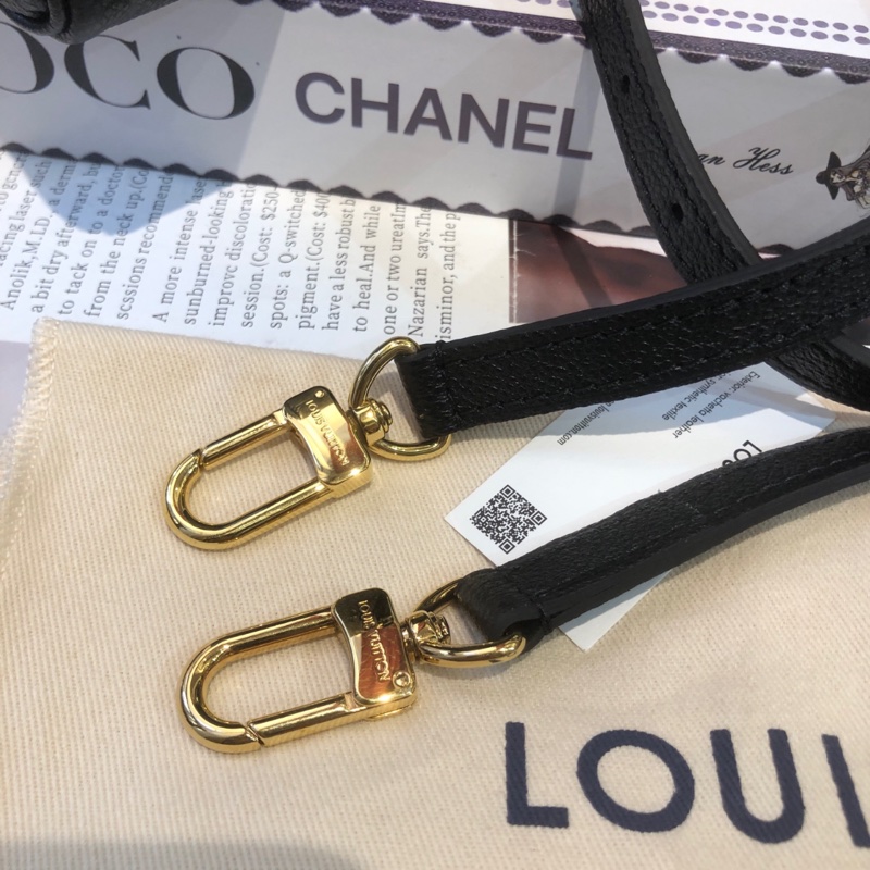 LV 黑色全皮 nano手提斜挎包 芯片款-11