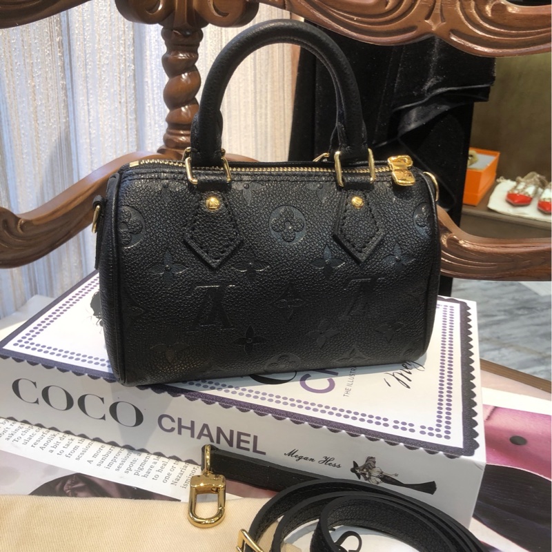 LV 黑色全皮 nano手提斜挎包 芯片款-13