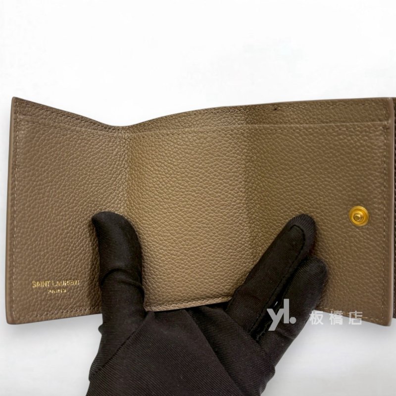 YSL 灰褐色牛皮三折式迷你短夾-8