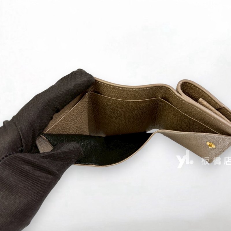 YSL 灰褐色牛皮三折式迷你短夾-9