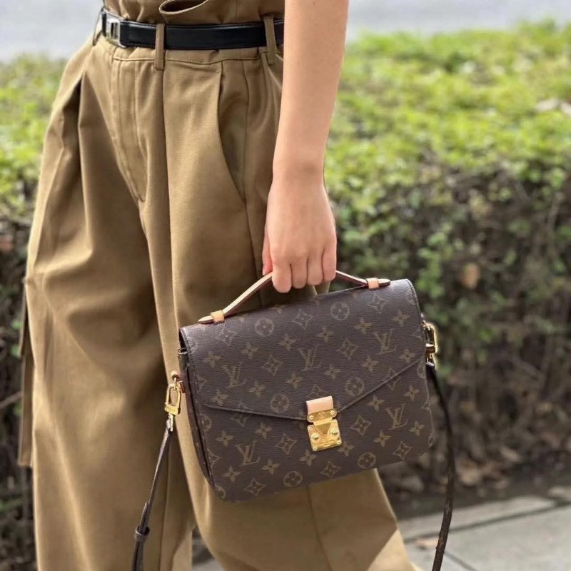 永世經典不敗款~🥰 LV pochette metis mm老花郵差包/學院包-9