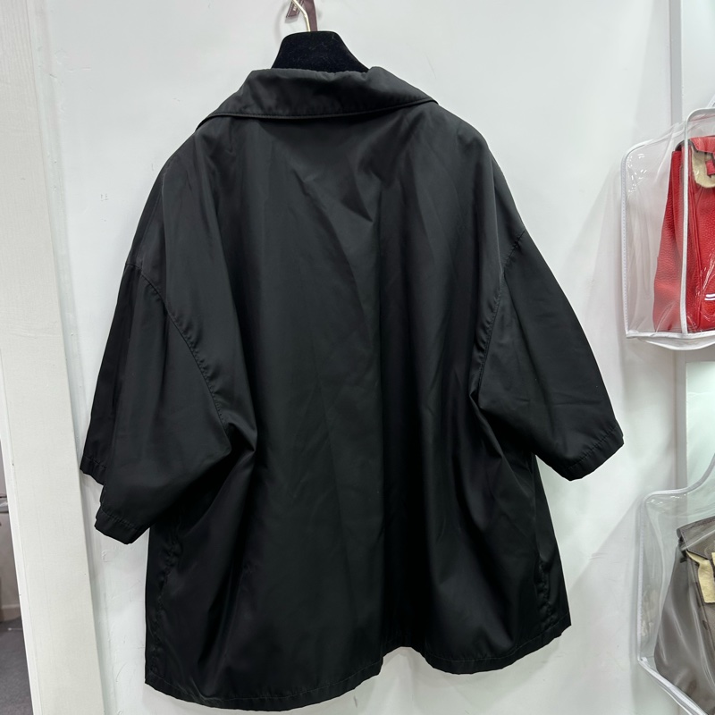 PRADA普拉達 Re-Nylon 琺瑯三角標誌寬鬆短袖襯衫 男款 黑色 XL碼-1