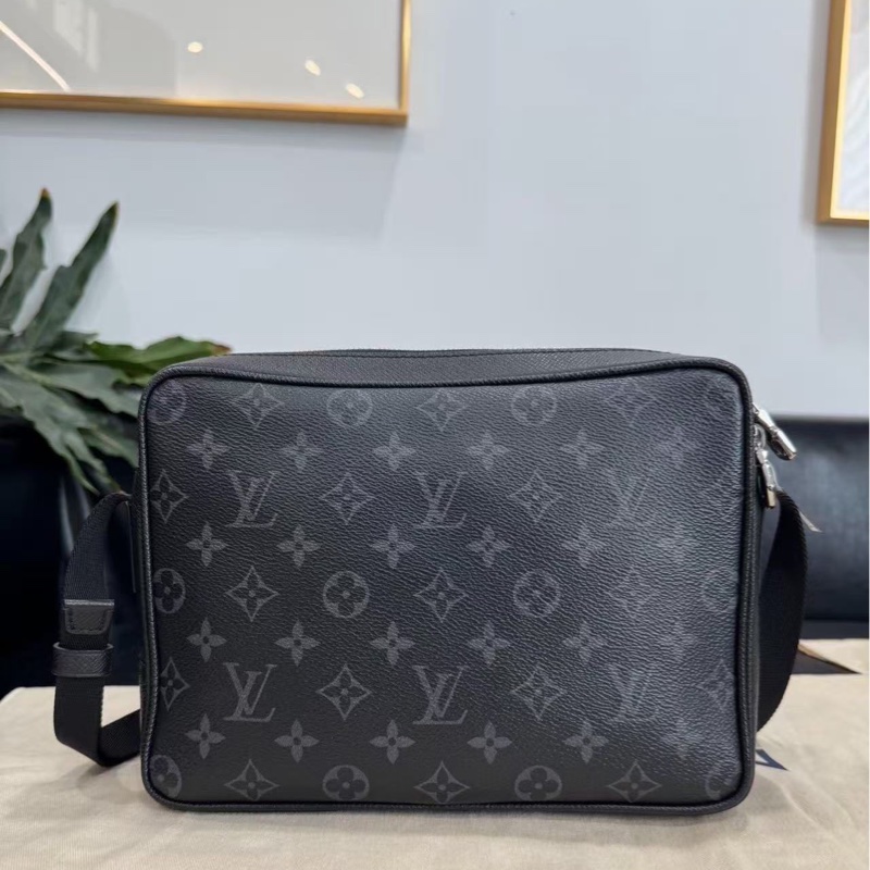 LV 黑花黑武士肩背斜背郵差包 芯片款 25*18*8 全新閒置配件盒子購證塵袋-3