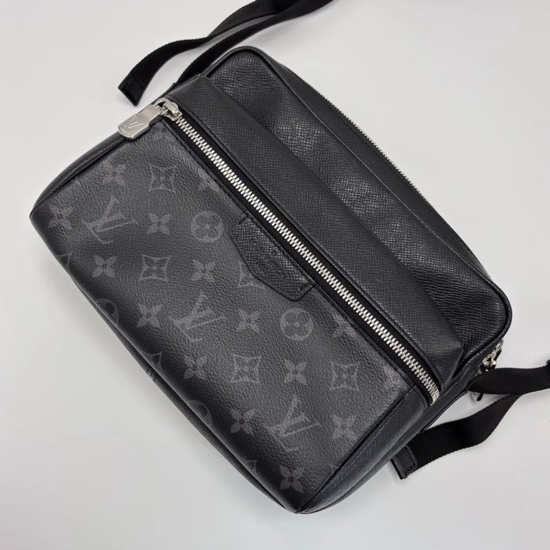 LV 黑花黑武士肩背斜背郵差包 芯片款 25*18*8 98新配件盒子購證塵袋-3