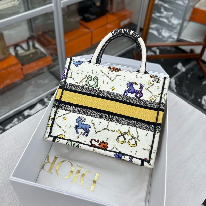 Dior 星座系列小號book tote,22年編碼 內購內標打孔如圖 尺寸約26*11.5-2