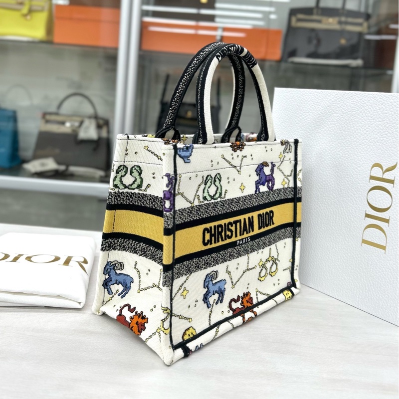 Dior 星座系列小號book tote,22年編碼 內購內標打孔如圖 尺寸約26*11.5-3