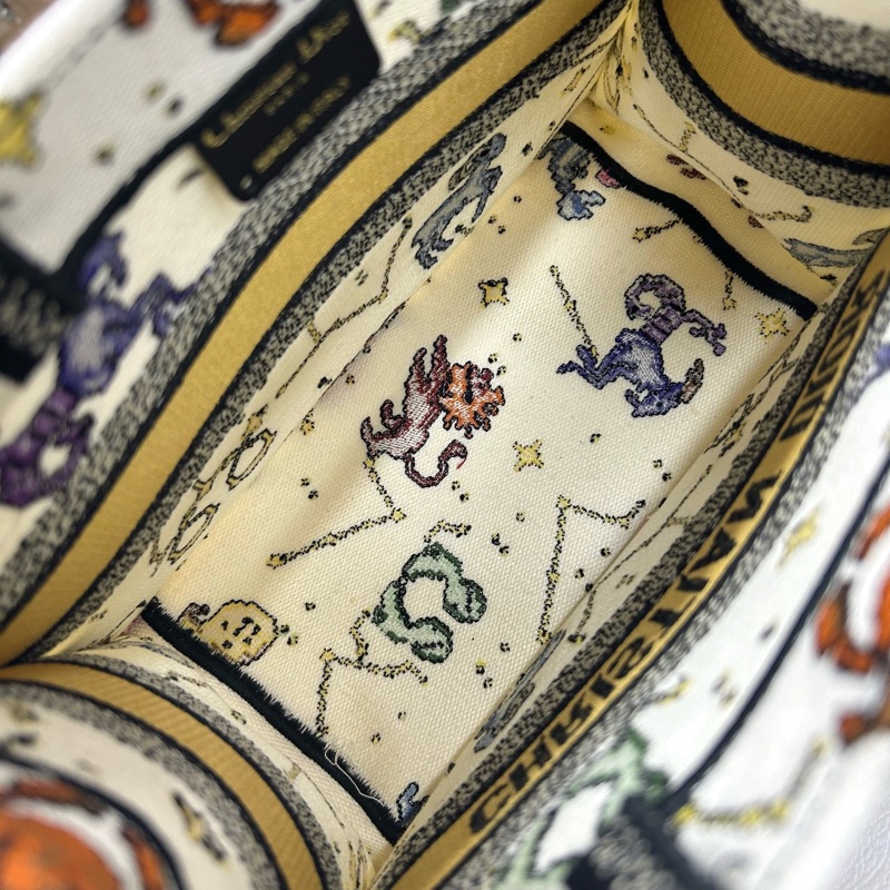 Dior 星座系列小號book tote,22年編碼 內購內標打孔如圖 尺寸約26*11.5-5