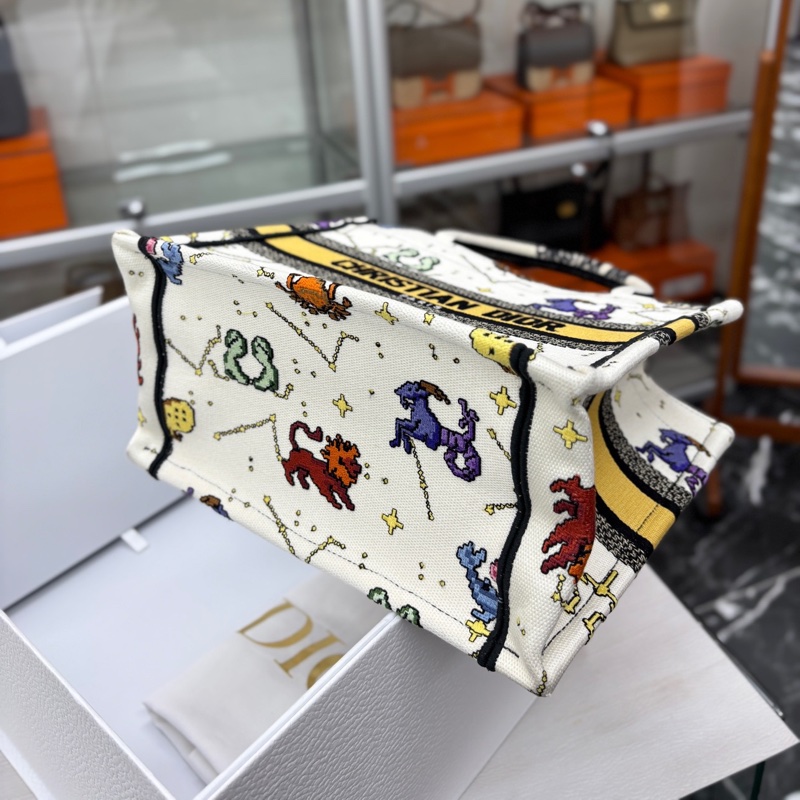 Dior 星座系列小號book tote,22年編碼 內購內標打孔如圖 尺寸約26*11.5-8