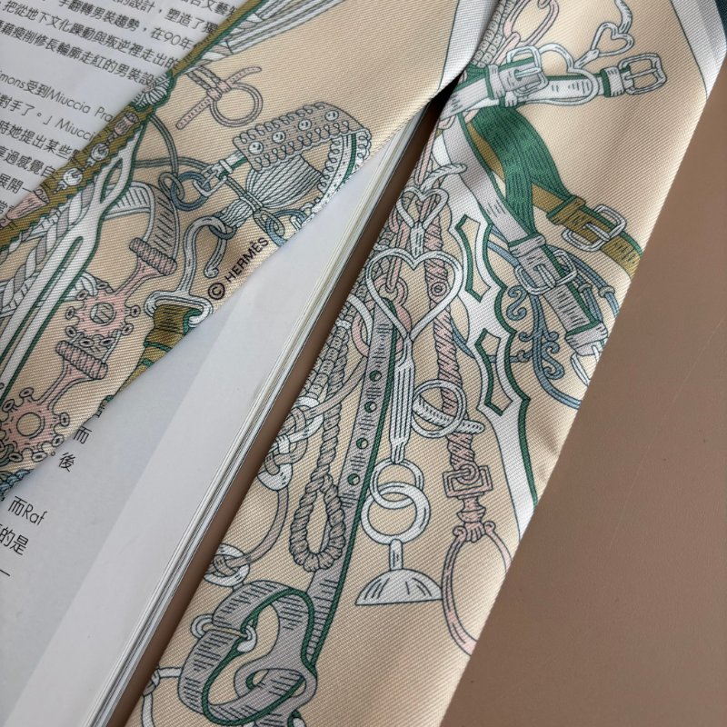 ::Hermes:: 愛馬仕 米褐色 x 綠色 繩索花紋Twilly絲巾-10