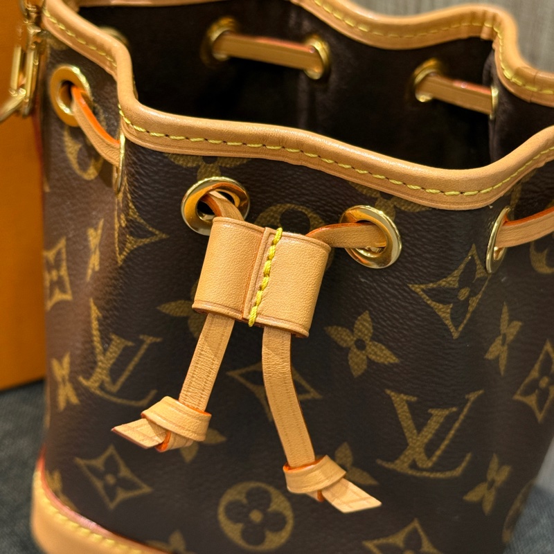 晶片款 LV M81266 Nano Noe 老花 原花金釦迷你水桶包 手提包 斜背包-5