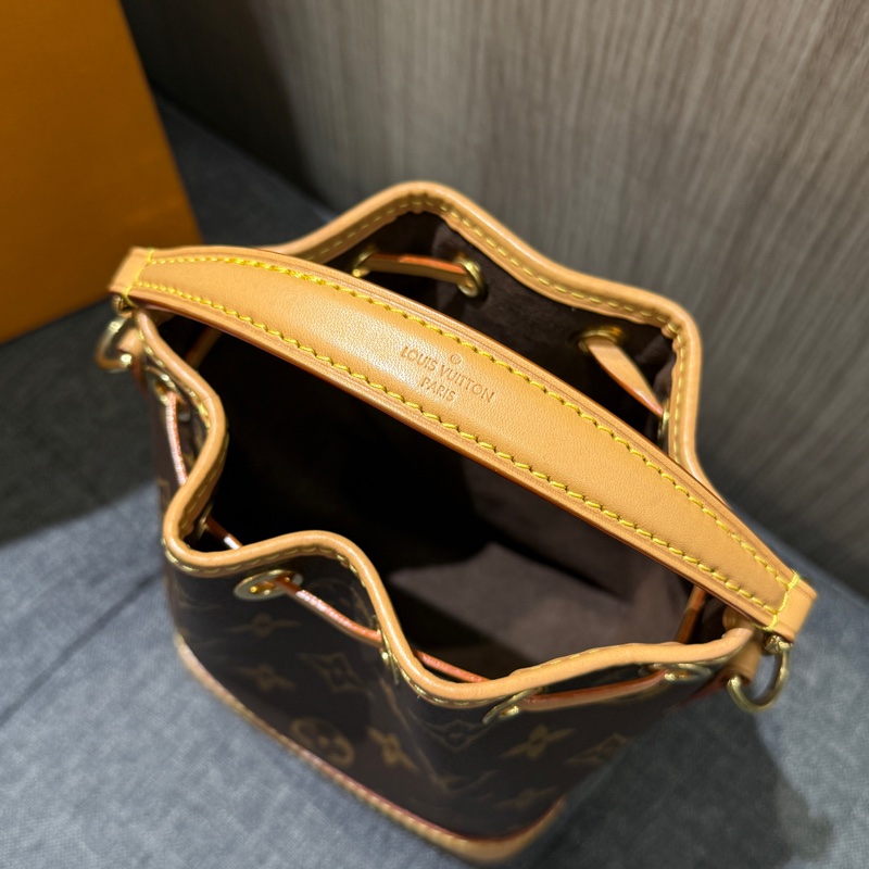 晶片款 LV M81266 Nano Noe 老花 原花金釦迷你水桶包 手提包 斜背包-6