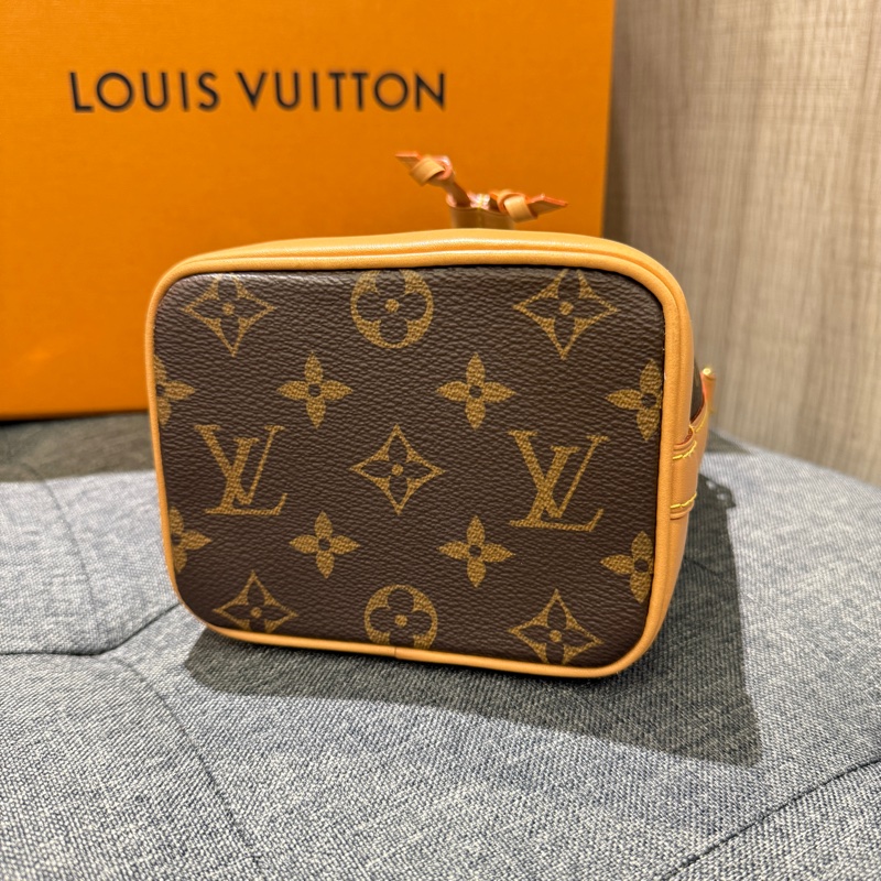 晶片款 LV M81266 Nano Noe 老花 原花金釦迷你水桶包 手提包 斜背包-8