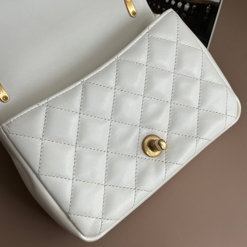 新款2025秋冬前導系列 ::CHANEL:: AS4385 白色皮革 珍珠鍊飾 迷你口蓋包 鍊包 斜背包 Mini Coco 17方胖-12