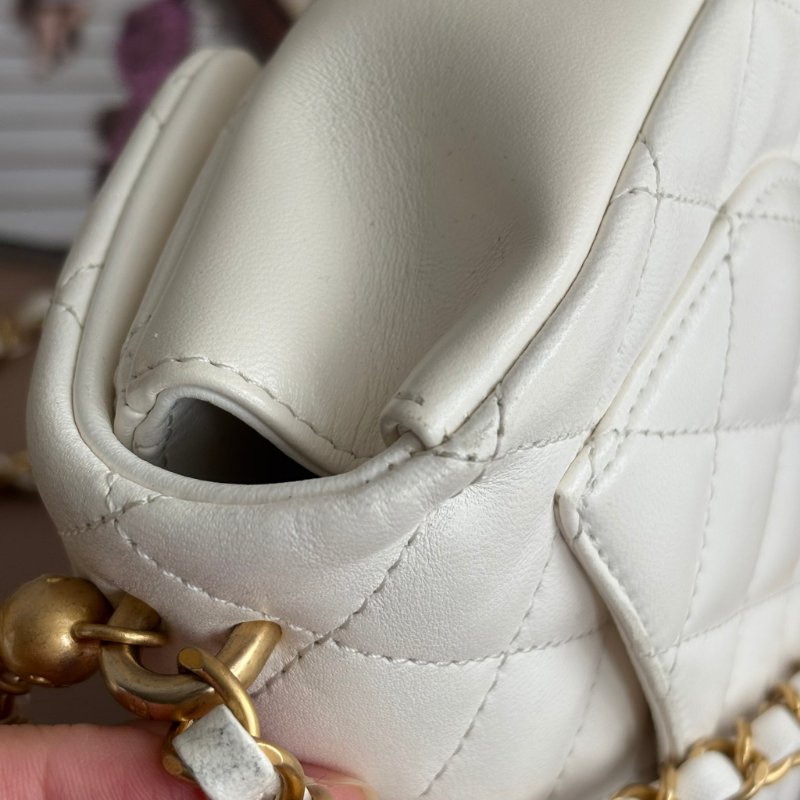 新款2025秋冬前導系列 ::CHANEL:: AS4385 白色皮革 珍珠鍊飾 迷你口蓋包 鍊包 斜背包 Mini Coco 17方胖-23