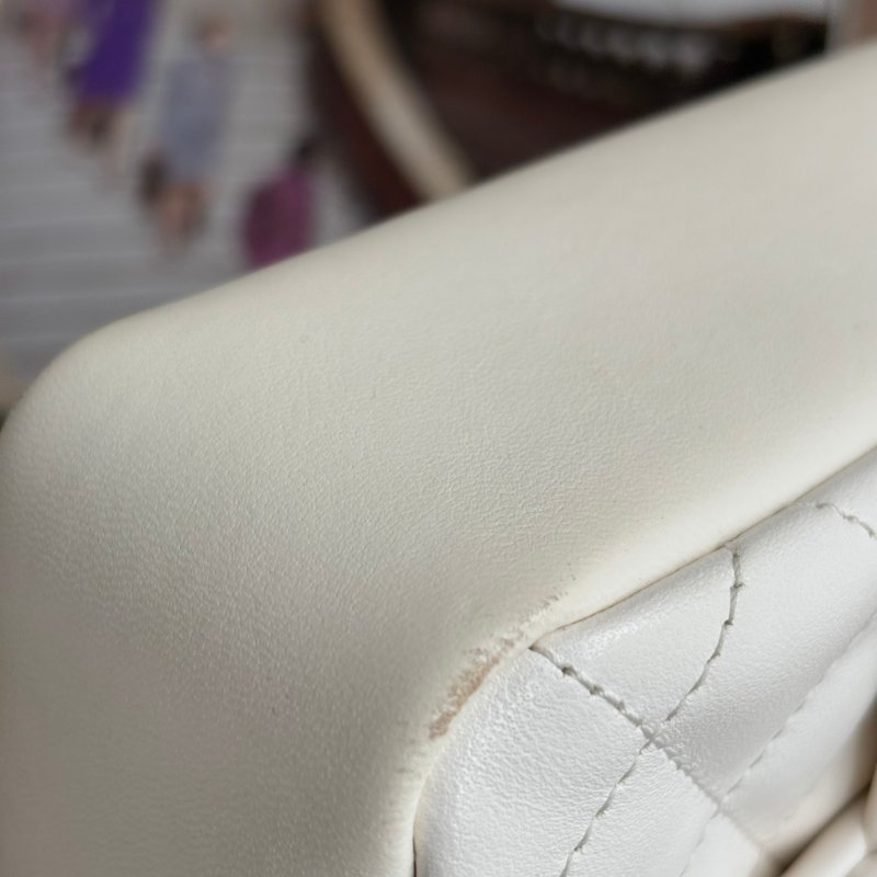 新款2025秋冬前導系列 ::CHANEL:: AS4385 白色皮革 珍珠鍊飾 迷你口蓋包 鍊包 斜背包 Mini Coco 17方胖-25