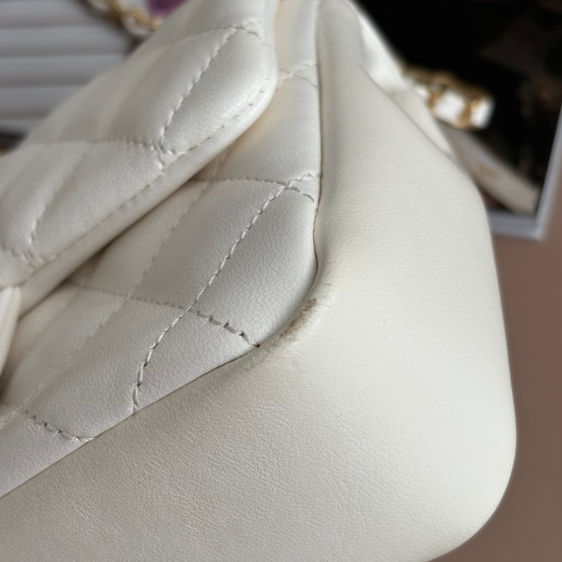 新款2025秋冬前導系列 ::CHANEL:: AS4385 白色皮革 珍珠鍊飾 迷你口蓋包 鍊包 斜背包 Mini Coco 17方胖-28