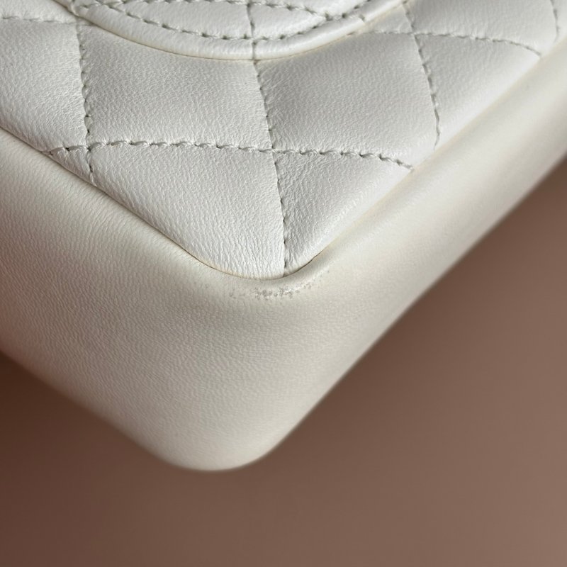 新款2025秋冬前導系列 ::CHANEL:: AS4385 白色皮革 珍珠鍊飾 迷你口蓋包 鍊包 斜背包 Mini Coco 17方胖-31