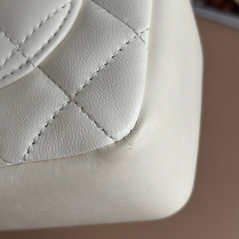 新款2025秋冬前導系列 ::CHANEL:: AS4385 白色皮革 珍珠鍊飾 迷你口蓋包 鍊包 斜背包 Mini Coco 17方胖-32