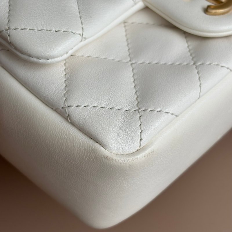 新款2025秋冬前導系列 ::CHANEL:: AS4385 白色皮革 珍珠鍊飾 迷你口蓋包 鍊包 斜背包 Mini Coco 17方胖-33