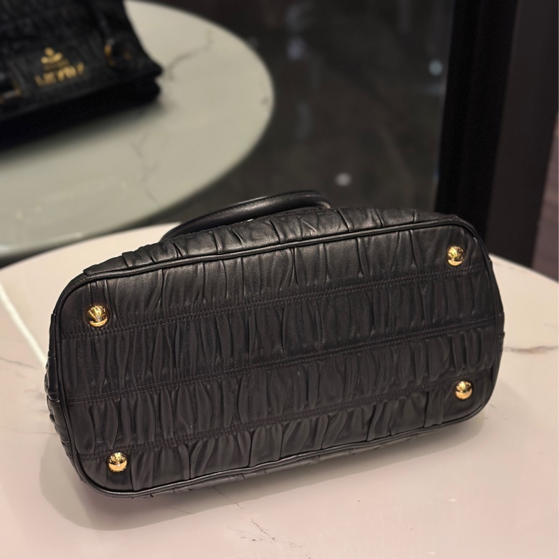 🈶台灣購證 #全網最低超便宜 Prada黑金抓皺全皮斜挎包 背帶🉑拆卸-42