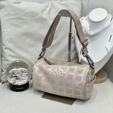 Chanel 圓筒珍珠色冰格單肩斜孭袋 XA907