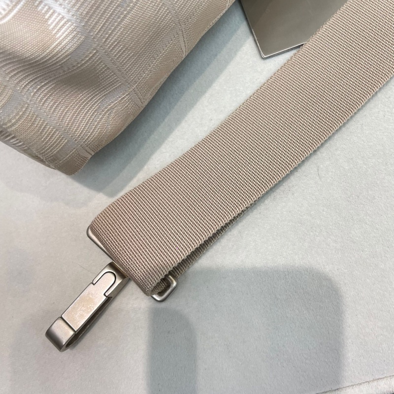 Chanel 圓筒珍珠色冰格單肩斜孭袋 XA907-35