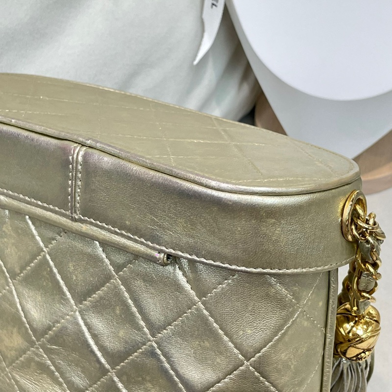 chanel 中古淡金色盒仔 皮穿鏈   XB541-16