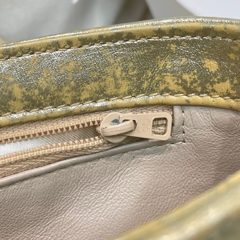 chanel 中古淡金色盒仔 皮穿鏈   XB541-69