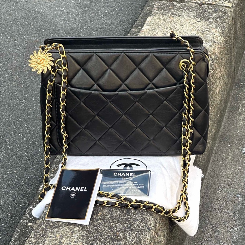 Chanel 黑金太陽花鏈條包-1