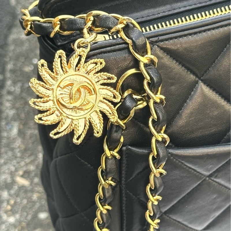 Chanel 黑金太陽花鏈條包-3