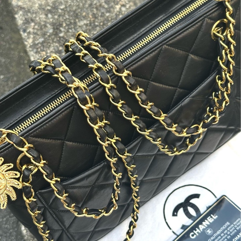 Chanel 黑金太陽花鏈條包-4
