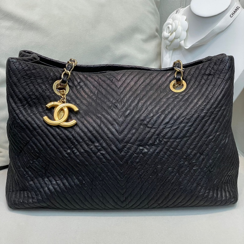 Chanel 黑色V紋單肩包 XB661-1