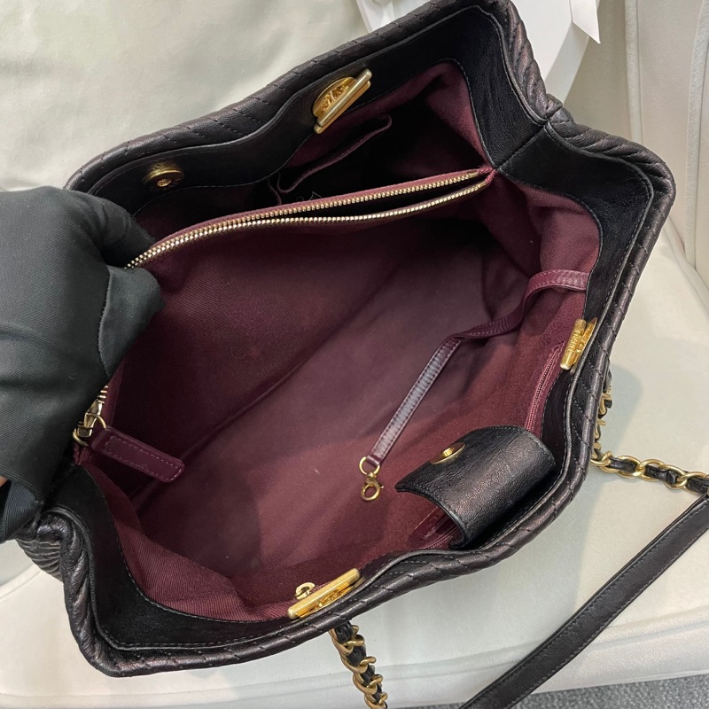 Chanel 黑色V紋單肩包 XB661-6