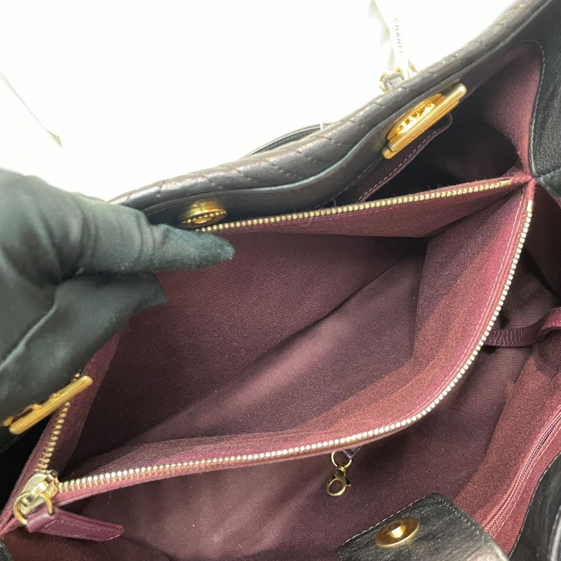 Chanel 黑色V紋單肩包 XB661-7