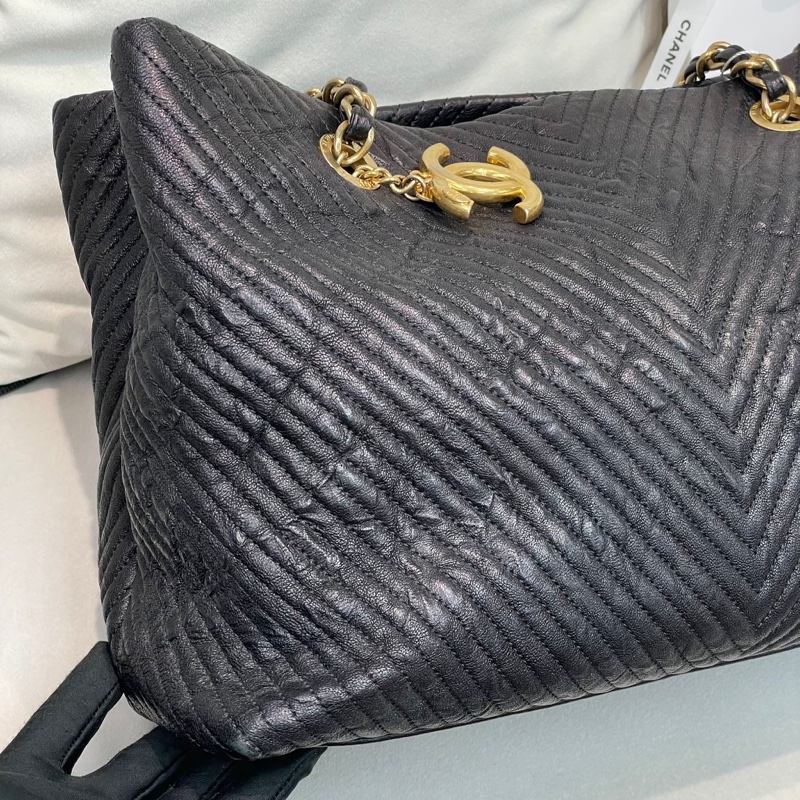 Chanel 黑色V紋單肩包 XB661-12