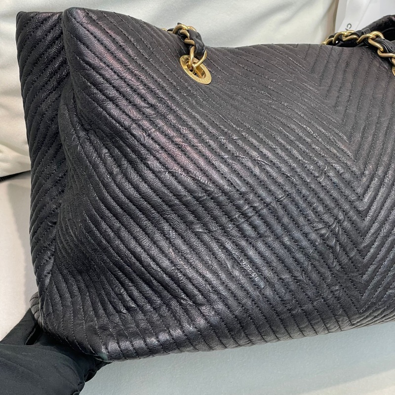 Chanel 黑色V紋單肩包 XB661-17