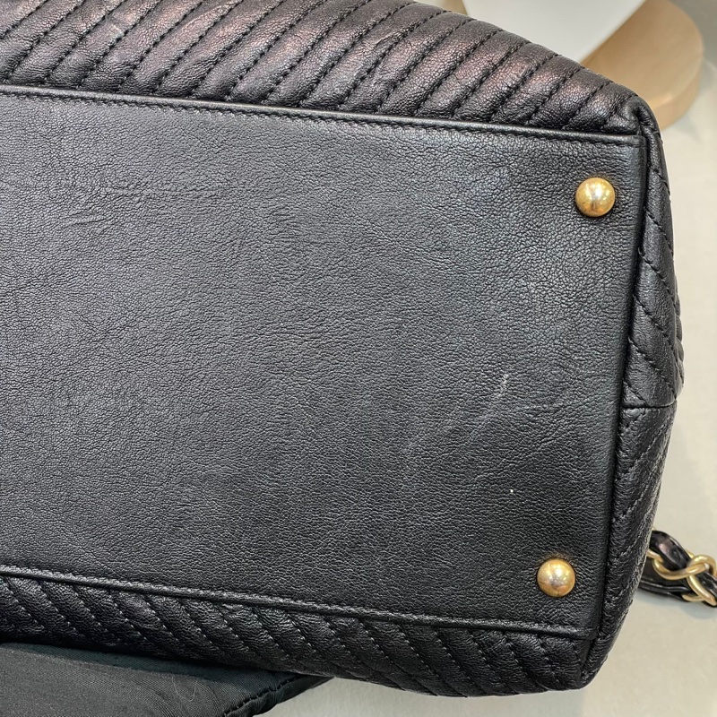 Chanel 黑色V紋單肩包 XB661-21