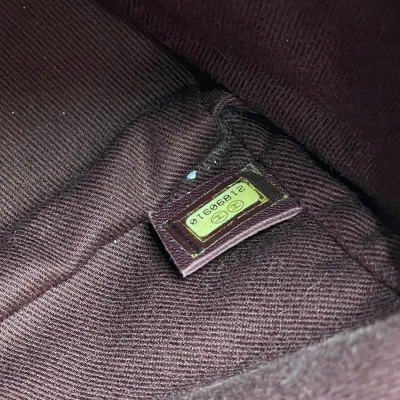 Chanel 黑色V紋單肩包 XB661-25