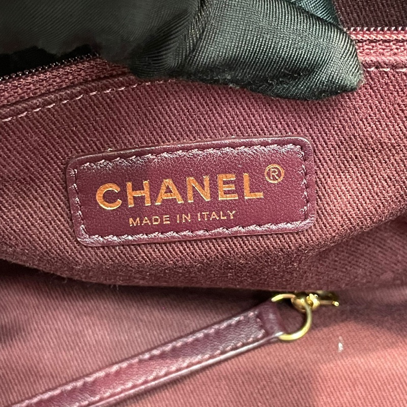 Chanel 黑色V紋單肩包 XB661-28