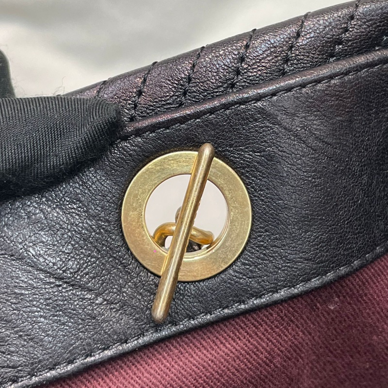 Chanel 黑色V紋單肩包 XB661-30