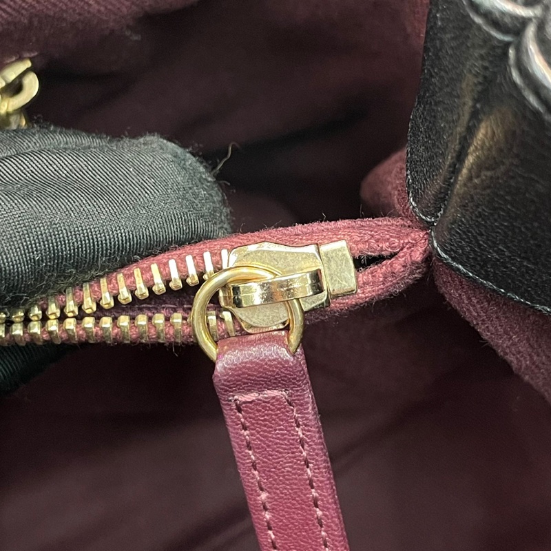 Chanel 黑色V紋單肩包 XB661-31