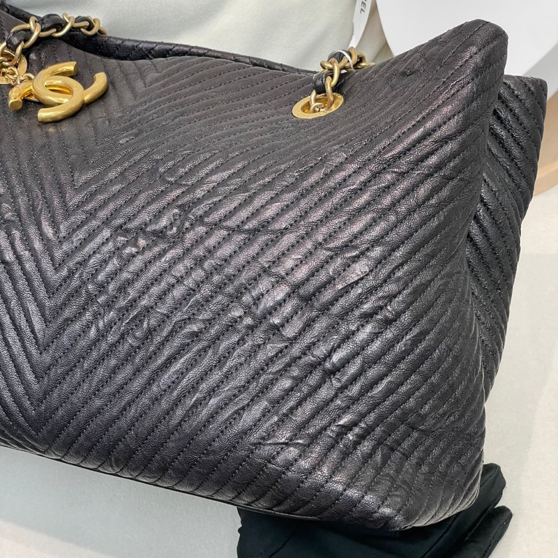 Chanel 黑色V紋單肩包 XB661-45