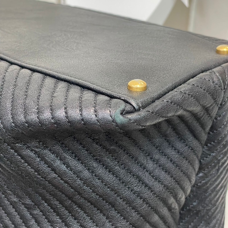 Chanel 黑色V紋單肩包 XB661-51