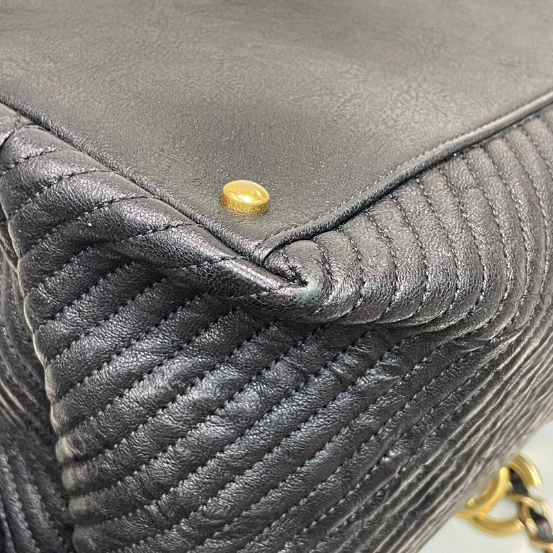 Chanel 黑色V紋單肩包 XB661-52