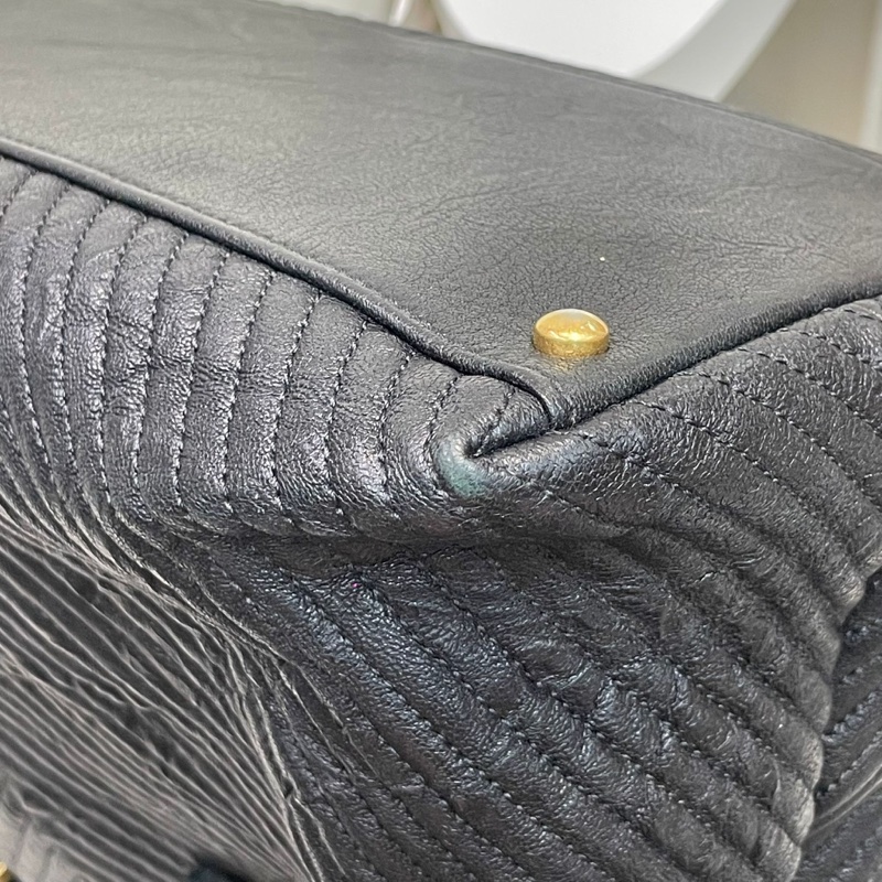 Chanel 黑色V紋單肩包 XB661-54